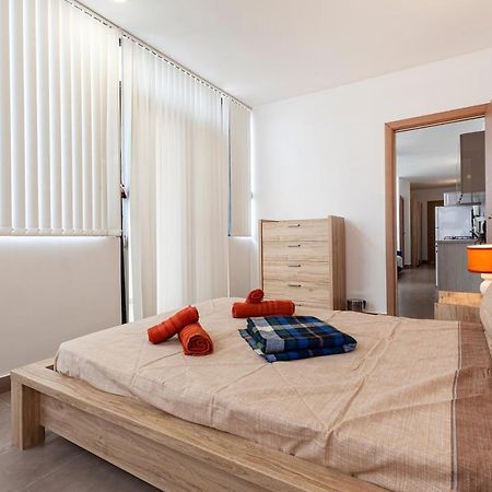 شقة Perfect Seaview Penthouse خليج سانت بول المظهر الخارجي الصورة