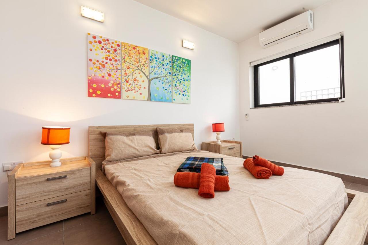 شقة Perfect Seaview Penthouse خليج سانت بول المظهر الخارجي الصورة