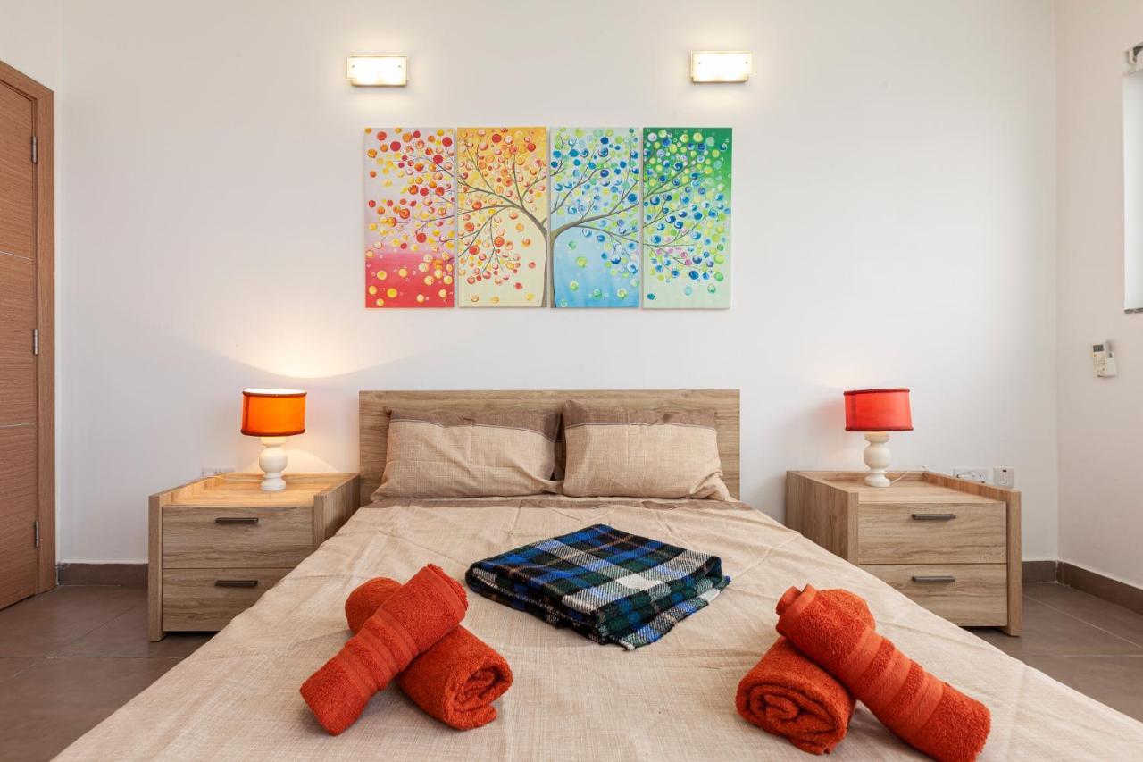شقة Perfect Seaview Penthouse خليج سانت بول المظهر الخارجي الصورة