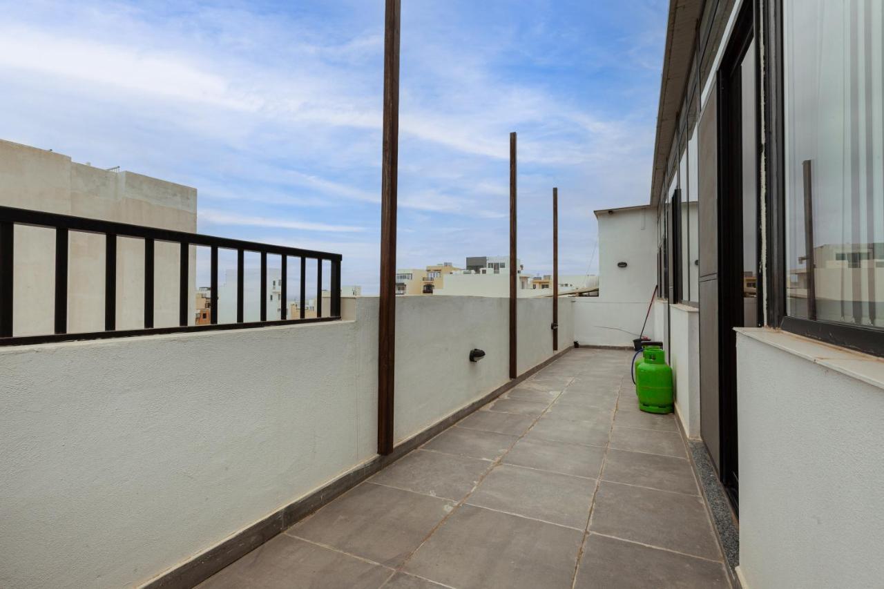 شقة Perfect Seaview Penthouse خليج سانت بول المظهر الخارجي الصورة