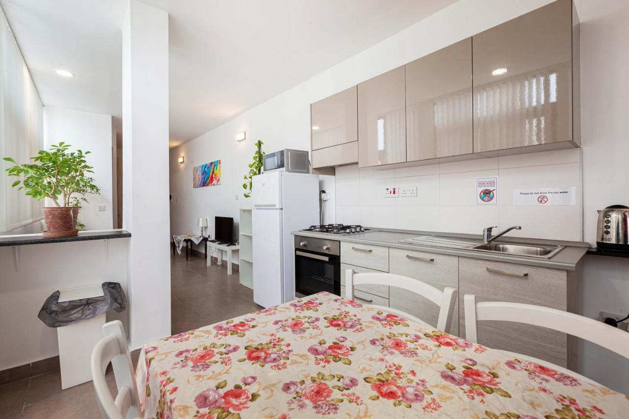 شقة Perfect Seaview Penthouse خليج سانت بول المظهر الخارجي الصورة