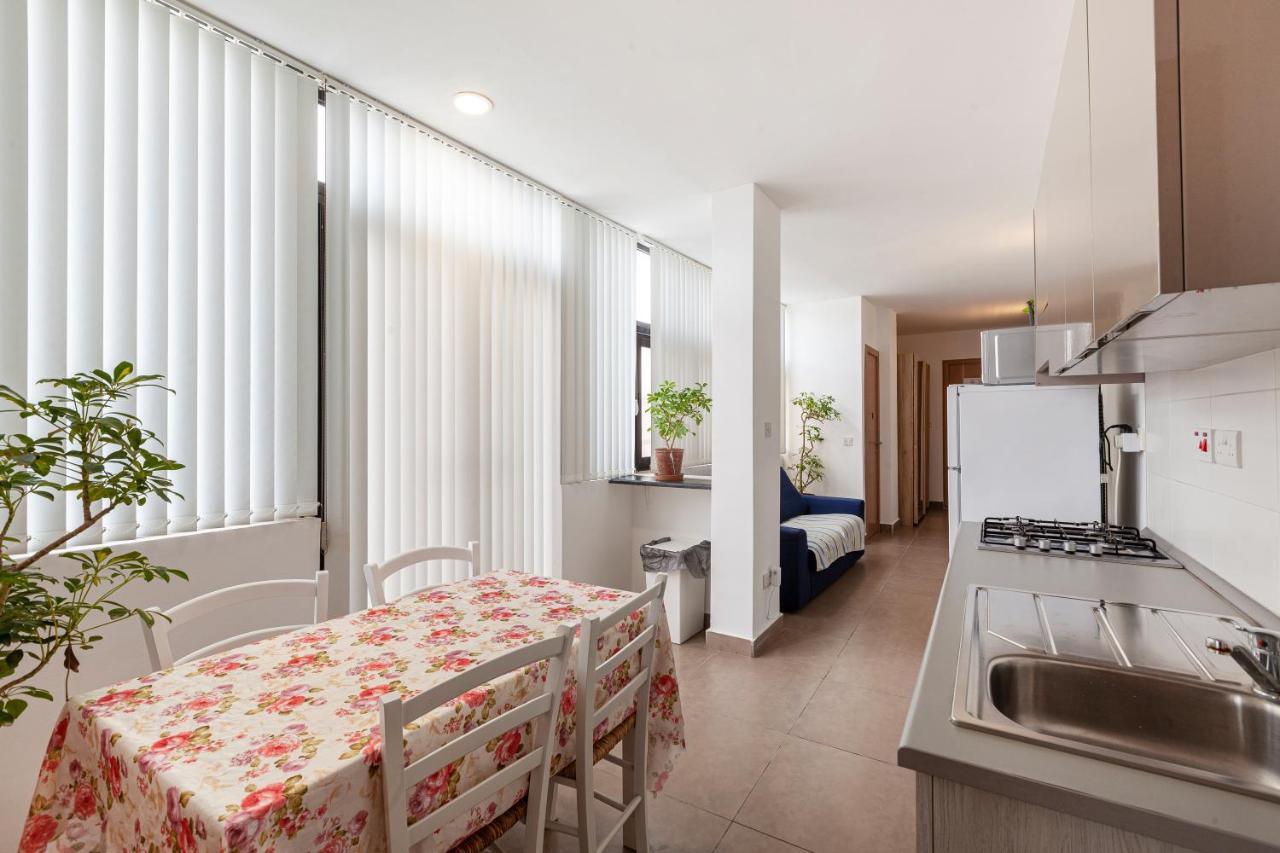 شقة Perfect Seaview Penthouse خليج سانت بول المظهر الخارجي الصورة