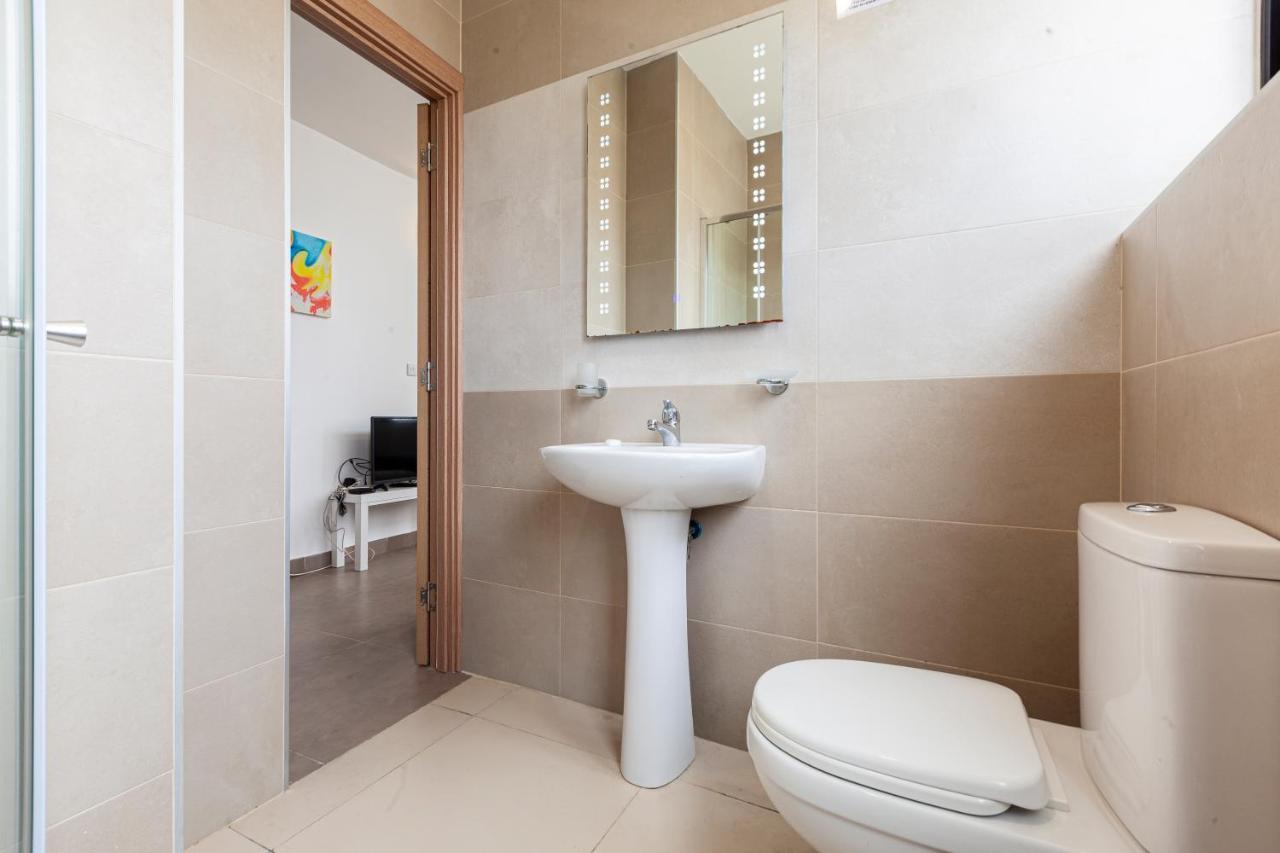 شقة Perfect Seaview Penthouse خليج سانت بول المظهر الخارجي الصورة